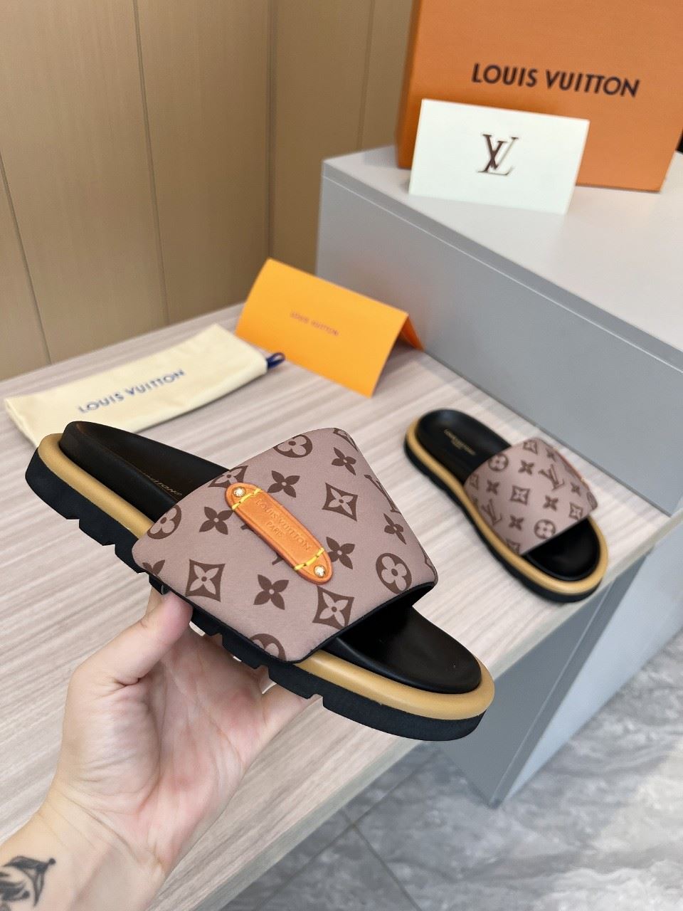 Louis Vuitton Slippers